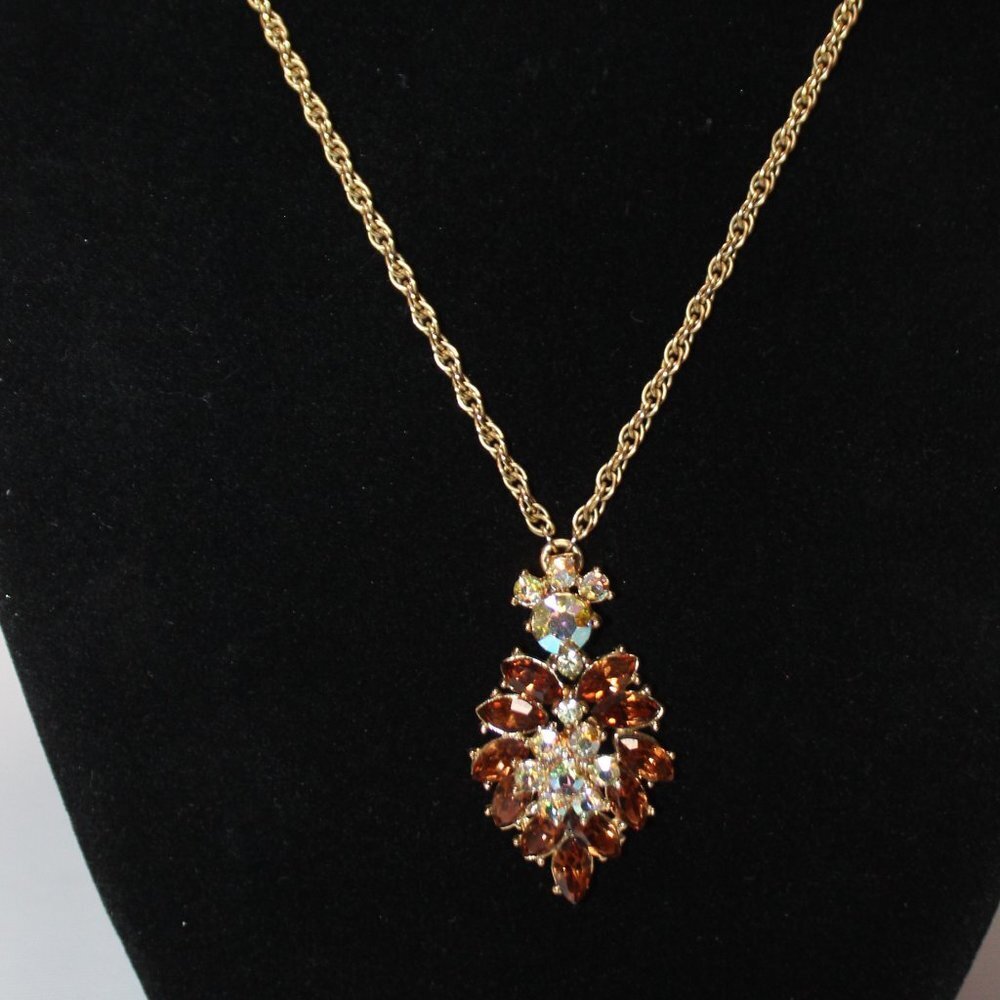 Vintage Trifari Topaz Rhinestone and Opalescent Stone Pendant Necklace 16"
